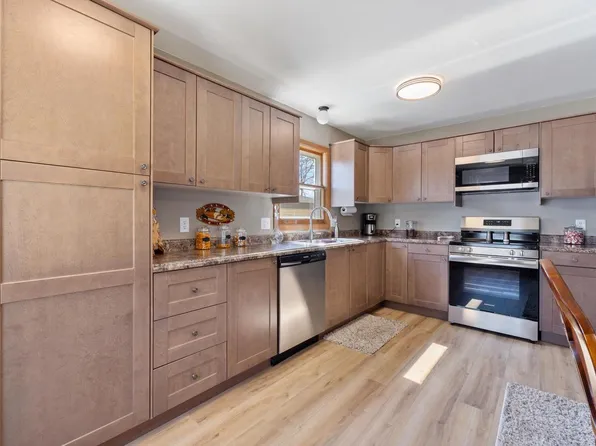 1419 North 12th AVENUE, West Bend, WI 53090