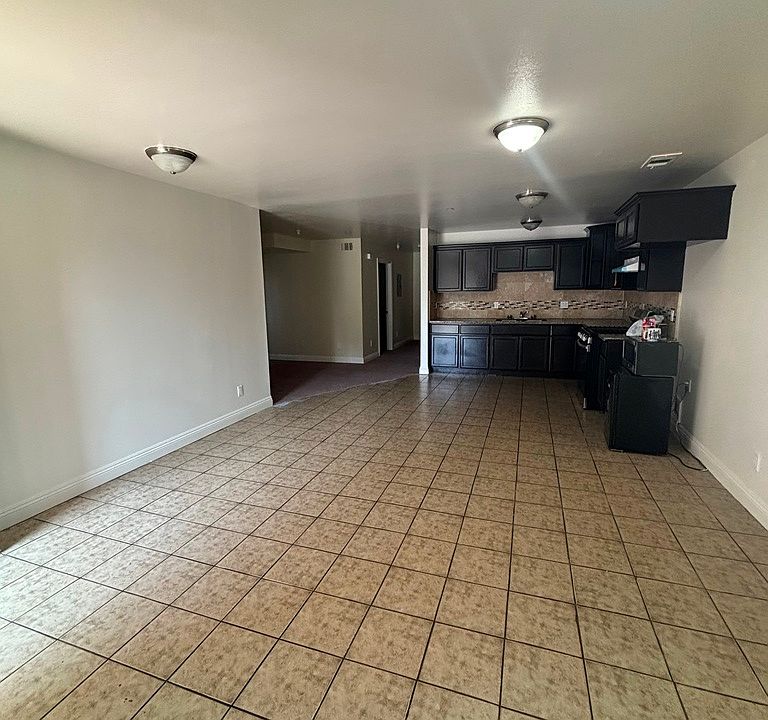 1st image of 759 E 73rd St