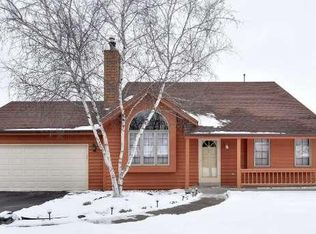 616 Fairhurst Ln, Saukville, WI 53080
