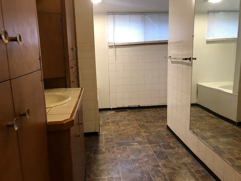 825 NE Michigan St — Photo 5