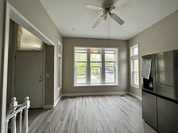 3rd image of 1457 N Washtenaw Ave APT 1F