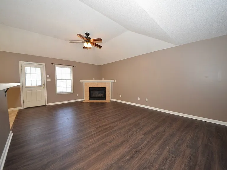 6898 Skylar Mill Ave — Photo 2