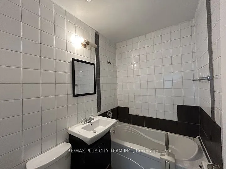 3432 Bathurst St #2 — Photo 8