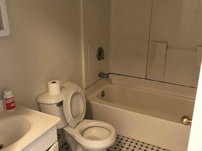 237 N 2nd St #2D — Photo 10