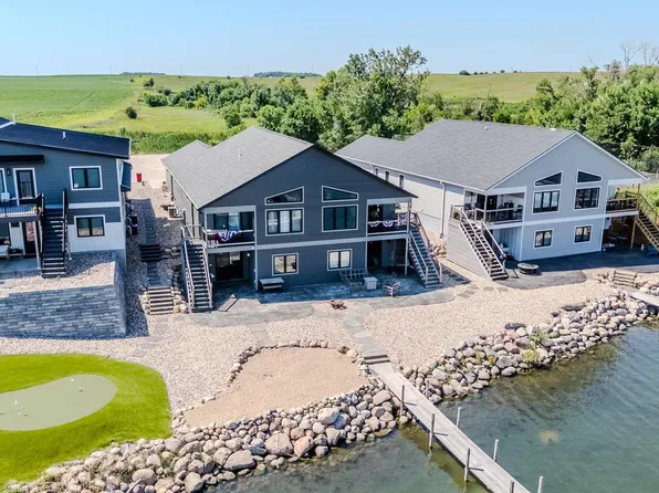 176 W Bay Rd, Lake Park, IA 51347