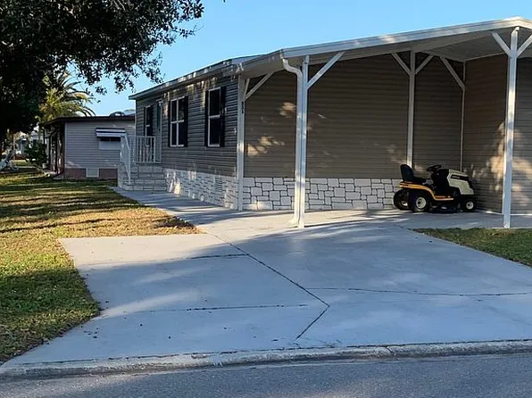 851 Laurel Cir, Barefoot Bay, FL 32976