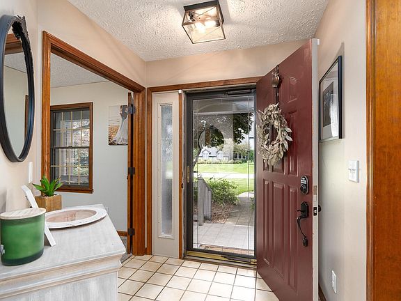 3rd image of 5523 Blackberry Ln