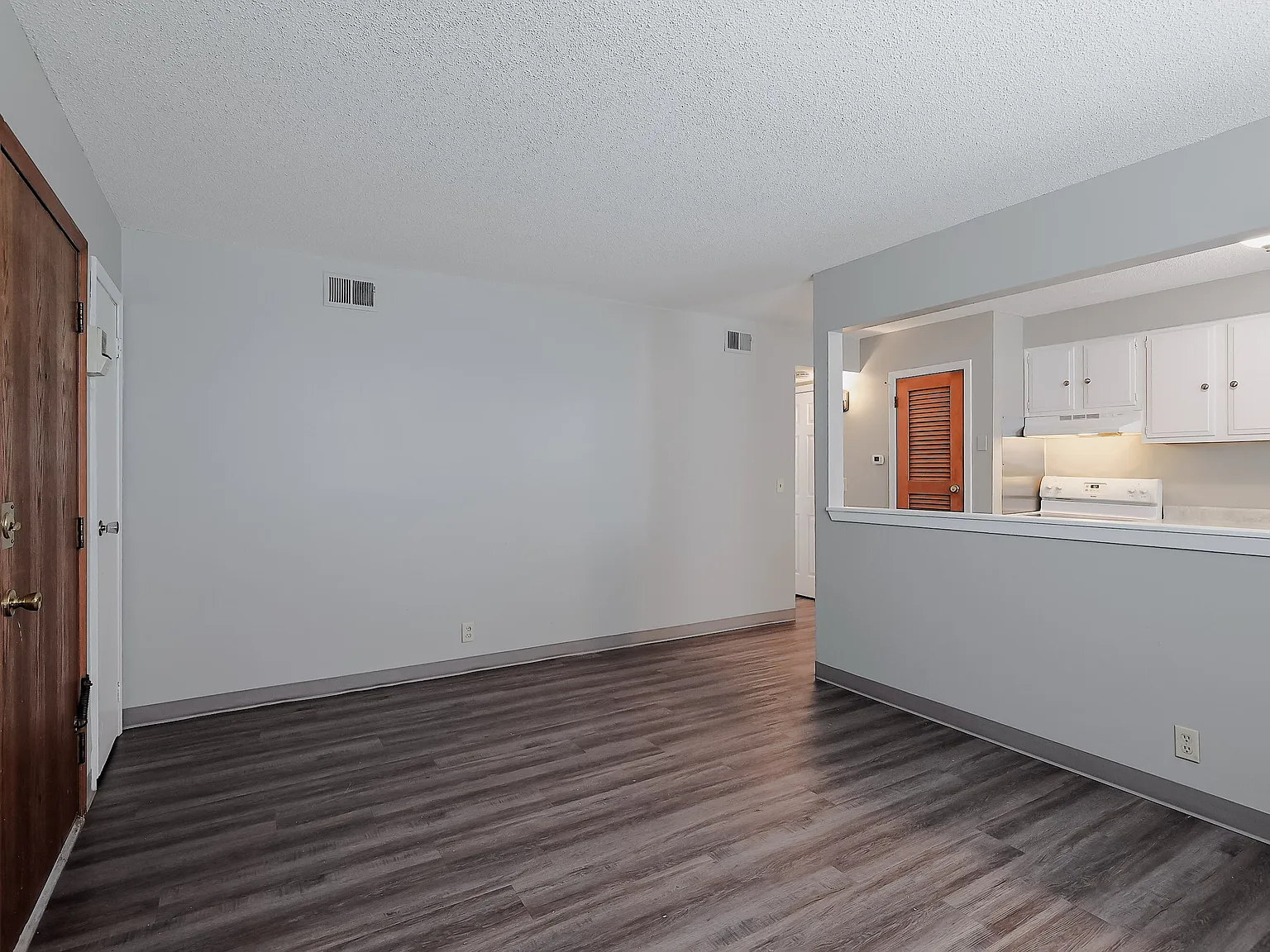 906 S 27th St — Photo 3