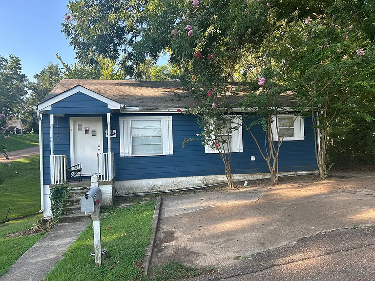 1550 Pierce Ave — Photo 2