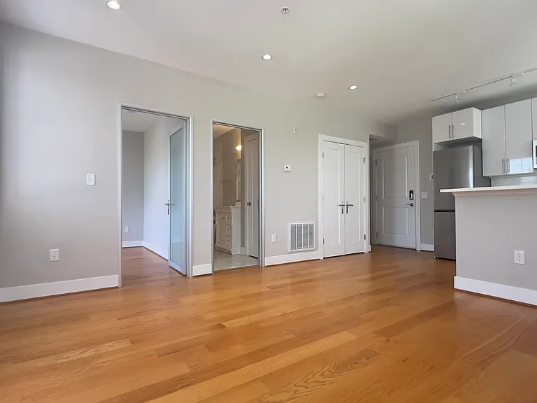 1209 G St SE #8 — Photo 13
