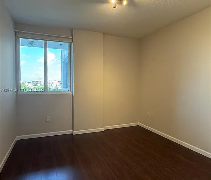 600 NE 27th St #802 — Photo 19