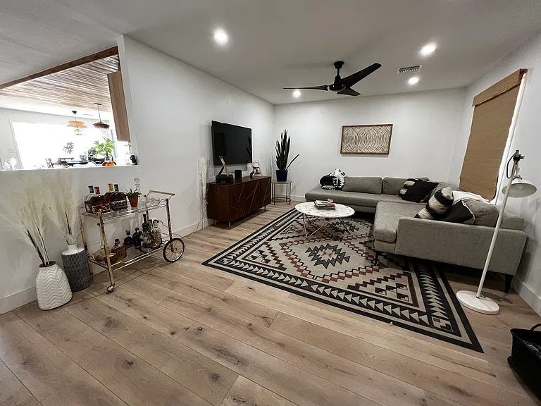12212 N 36th Pl — Photo 4