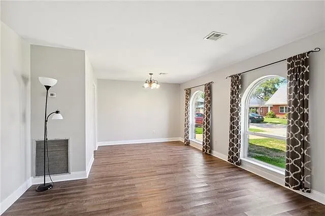 3 bed, 2.0 bath, 1600 sqft, $2,100 — Photo 4