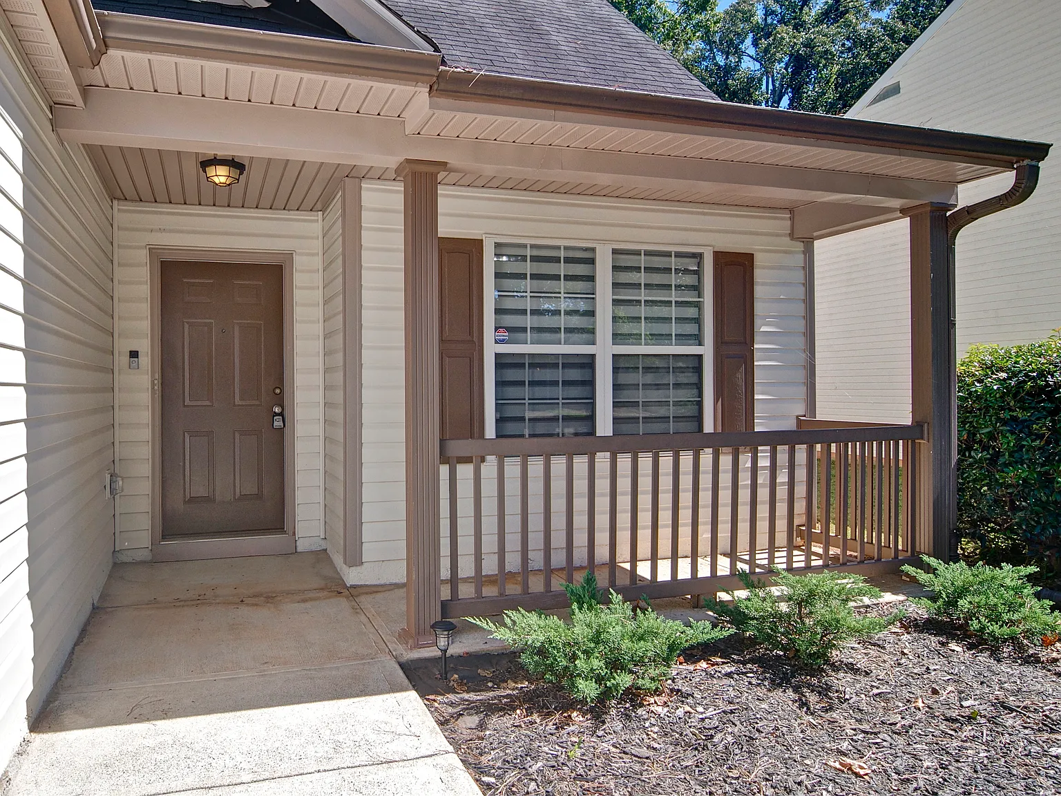 3 bed, 2.5 bath, 1739 sqft, $2,400 — Photo 3