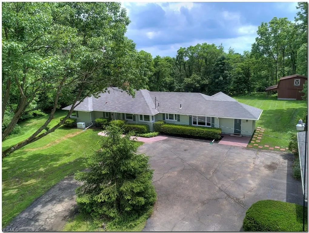 2060 Middleton Rd photo 1
