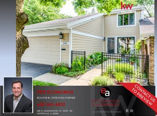 1592 Raven Hl, Wheaton, IL 60189