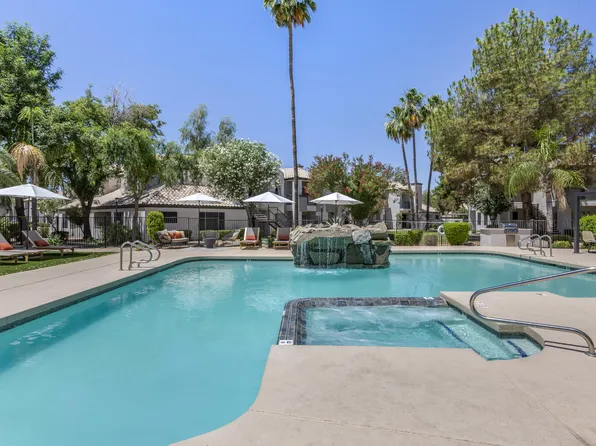 Boulders at Lookout Mountain Apartment Homes