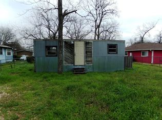 504 Rivers St #A, Smithville, TX 78957