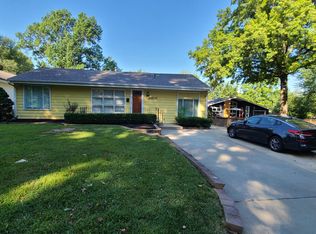 8320 Ward Parkway Pl, Kansas City, MO 64114