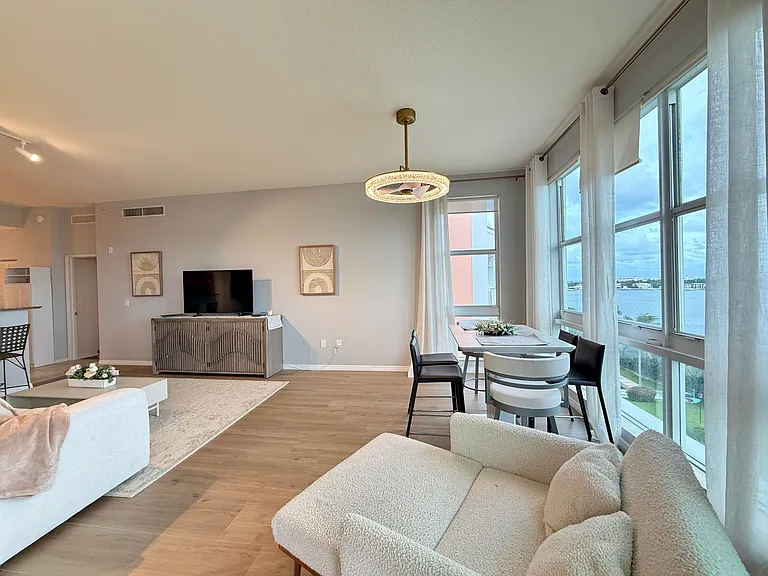 804 E Windward Way #Penthouse 15 — Photo 18