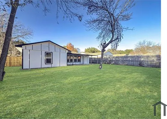 418 Clover Ln — Photo 23