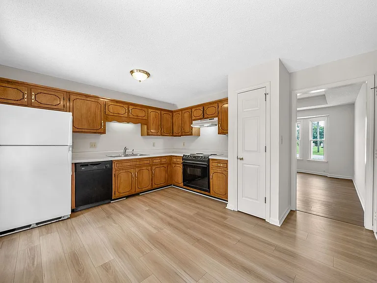 253 Moncrest Dr — Photo 8