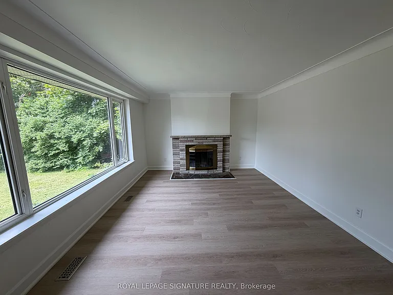 834 Mississauga Valley Blvd — Photo 2