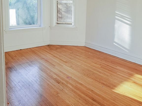 3rd image of 3818 N Sheffield Ave #2E