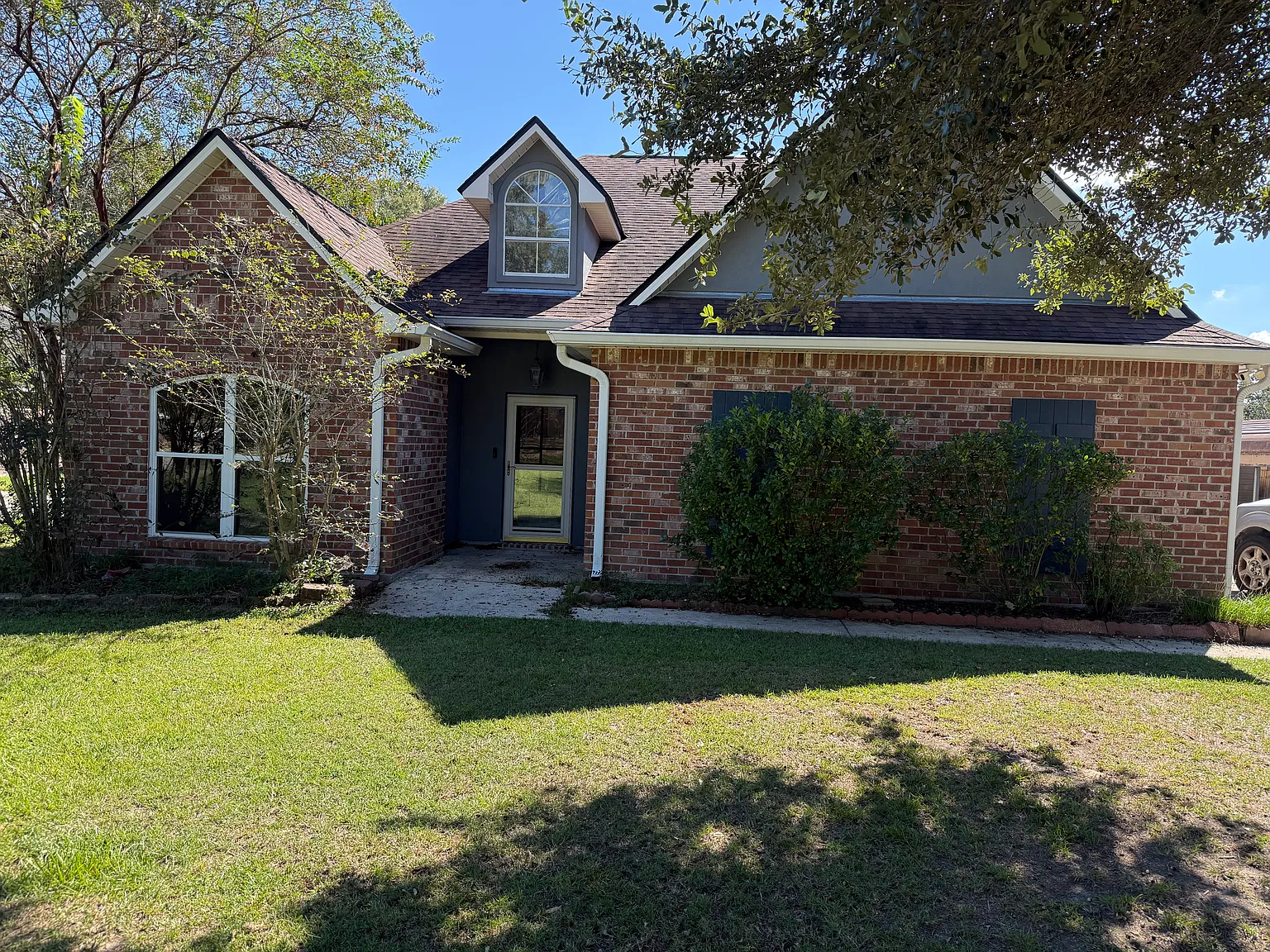 4 bed, 2.5 bath, 2142 sqft, $2,400 — Photo 1