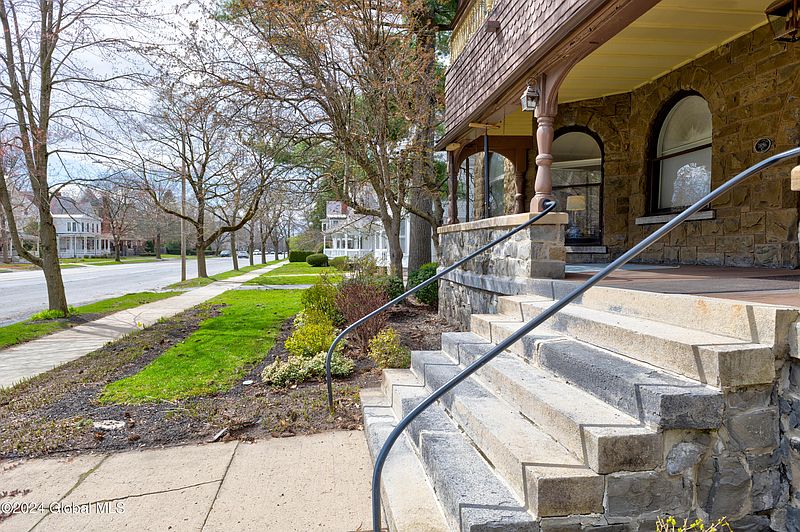 3rd image of 115 Union Avenue #R202