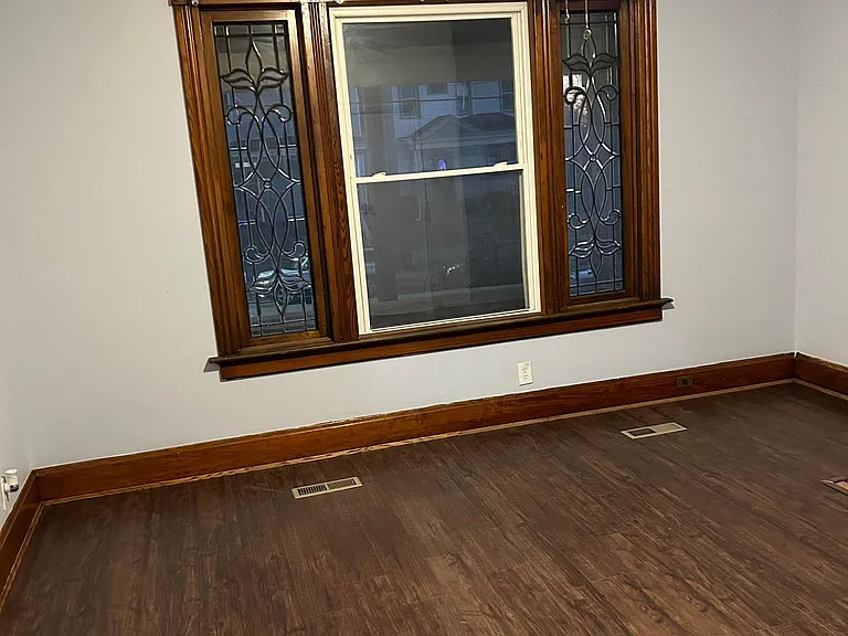 946 Heaton St — Photo 9