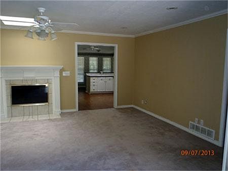 5th image of 442 E Cherry St