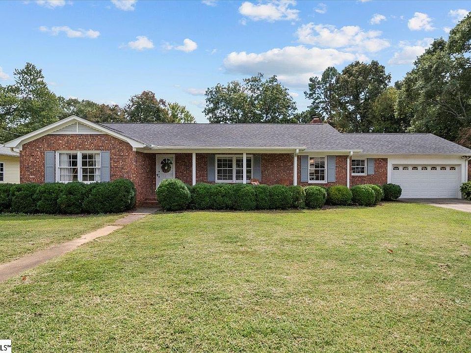 1st image of 118 Woodbury Cir
