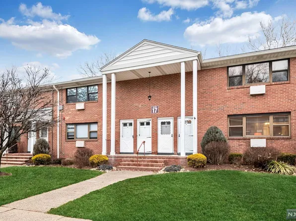 17C Colonial Dr APT C, Little Falls, NJ 07424