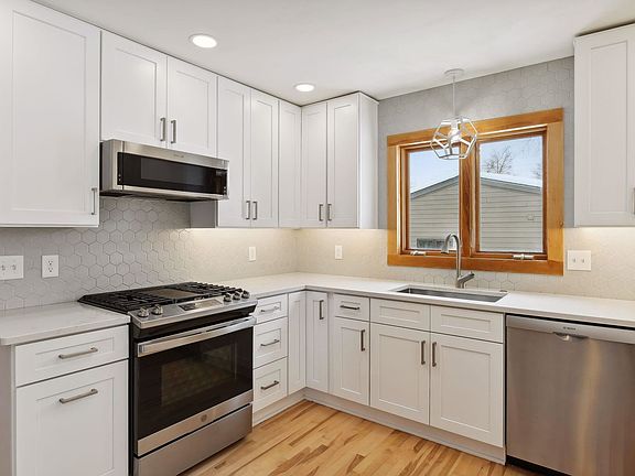 4th image of 4845 James Ave S