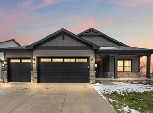 1651 Forest Ridge Dr, Valparaiso, IN 46385