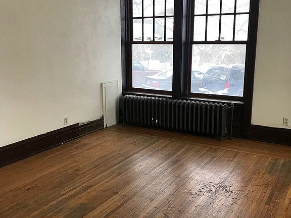 3rd image of 1 N Catlin St #104