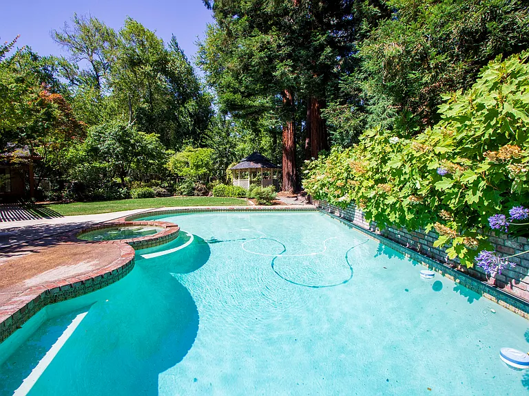 955 Kelley Ct — Photo 40
