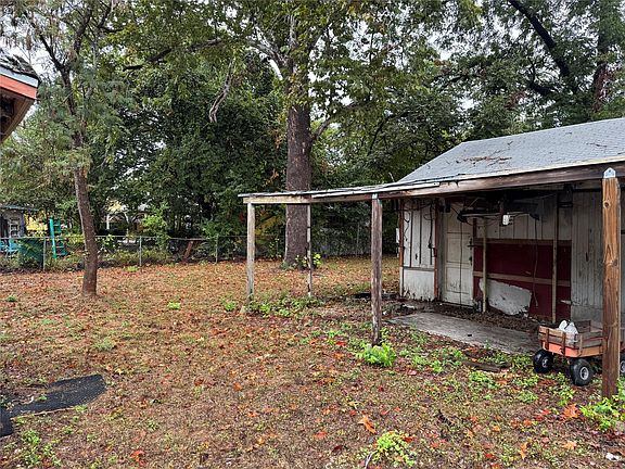 3rd image of 1115 Kirk Ave