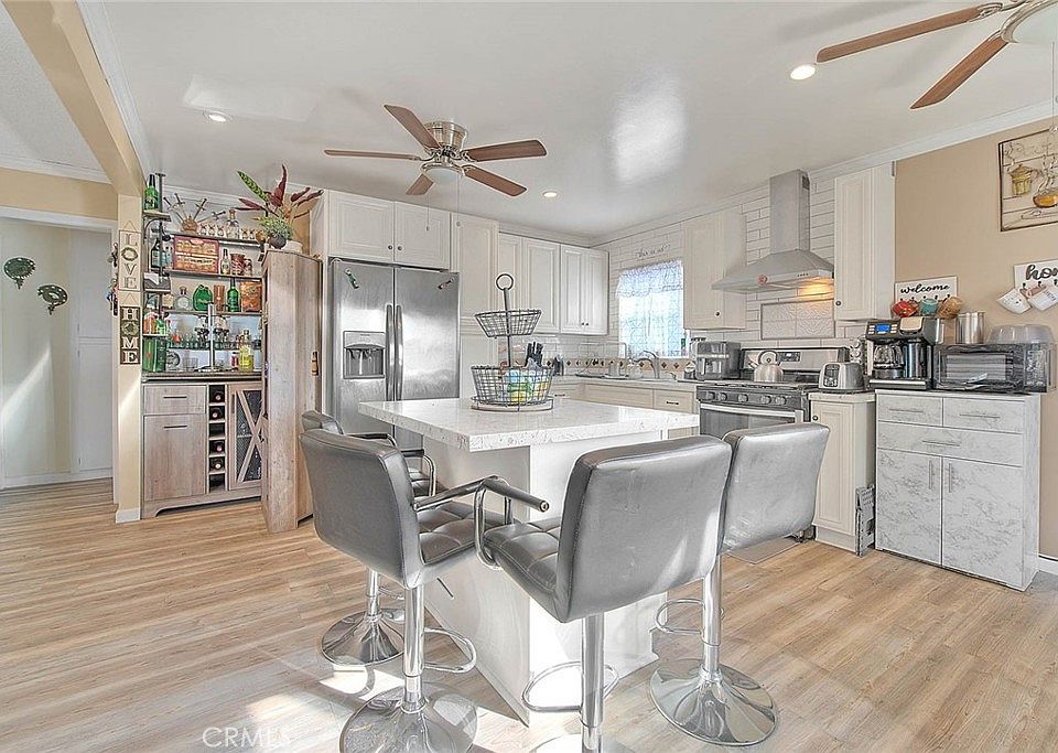 1st image of 4520 Phelan Ave