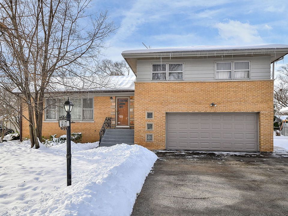 1st image of 22W417 Tamarack Dr