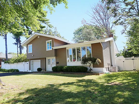 3rd image of 238 Birchwood Park Dr