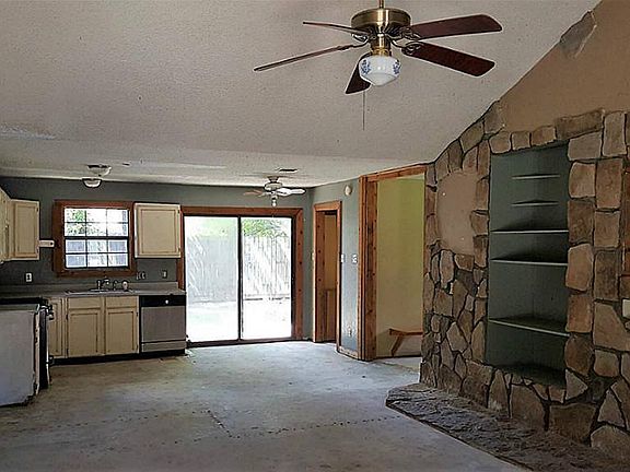 5th image of 12114 Creekside Dr
