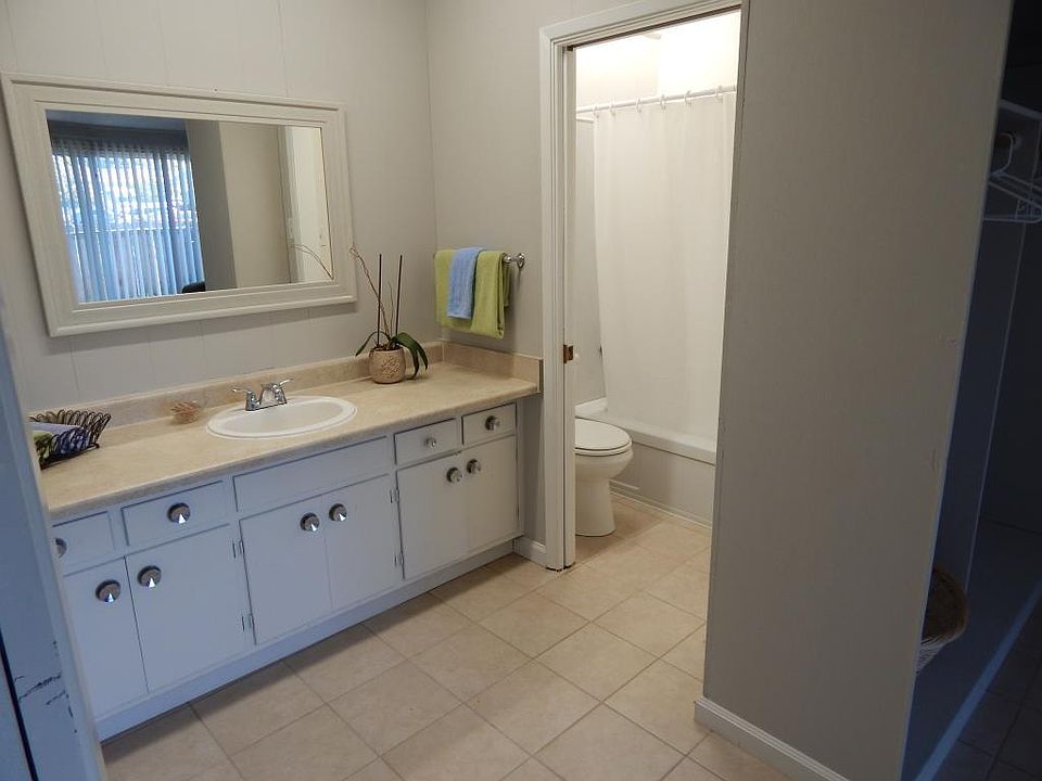 1st image of 1821 E 8th St #1