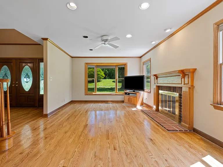 3010 Eaker Dr — Photo 29