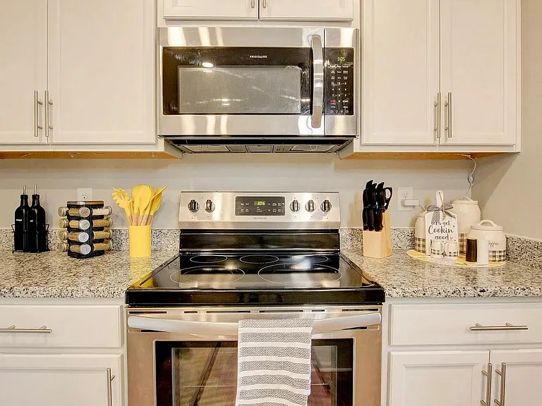 1137 Black Oak Cir — Photo 31