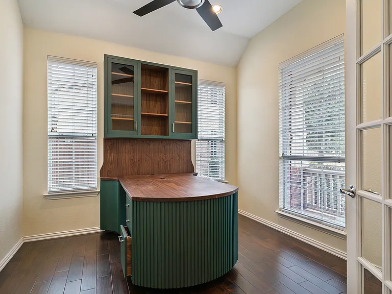 5128 Oceana Dr — Photo 6