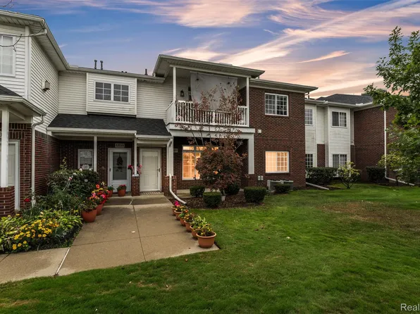 5589 Twin Oaks Dr, Sterling Heights, MI 48314