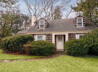 17 Ridge Dr W, Roslyn, NY 11576