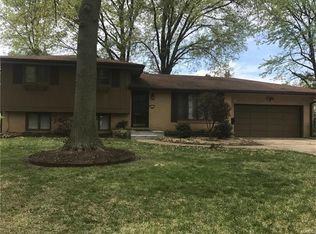 5114 Jerome Dr, Godfrey, IL 62035
